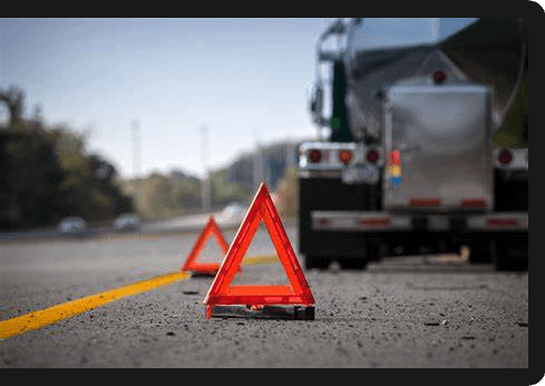 Triangles de sécurité pour camion en panne sur la route